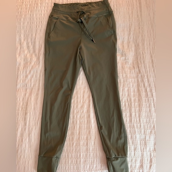 Halara SoftlyZero Plush High-Waisted Drawstring Joggers Medium Petite Lot of 2 - Picture 7 of 8